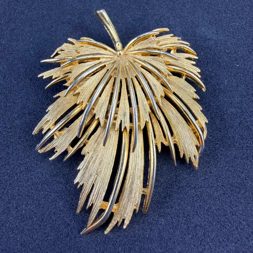 Vintage Gold Tone Textured Maple Leaf Brooch Pin Openwork Nature Fall 2